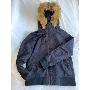 Volcom insulated faux fur waterproof snow jacket. Black on black leopard print!